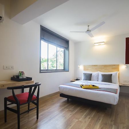 Отель Oyo Townhouse 16 International Airport Мумбаи Экстерьер фото