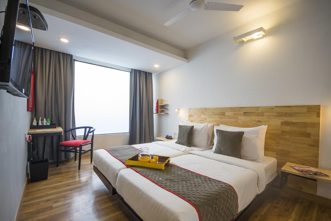 Отель Oyo Townhouse 16 International Airport Мумбаи Экстерьер фото