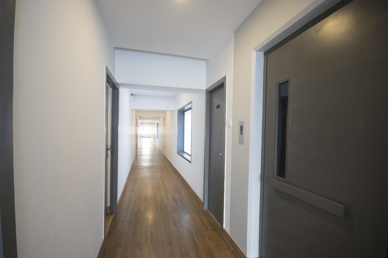 Отель Oyo Townhouse 16 International Airport Мумбаи Экстерьер фото